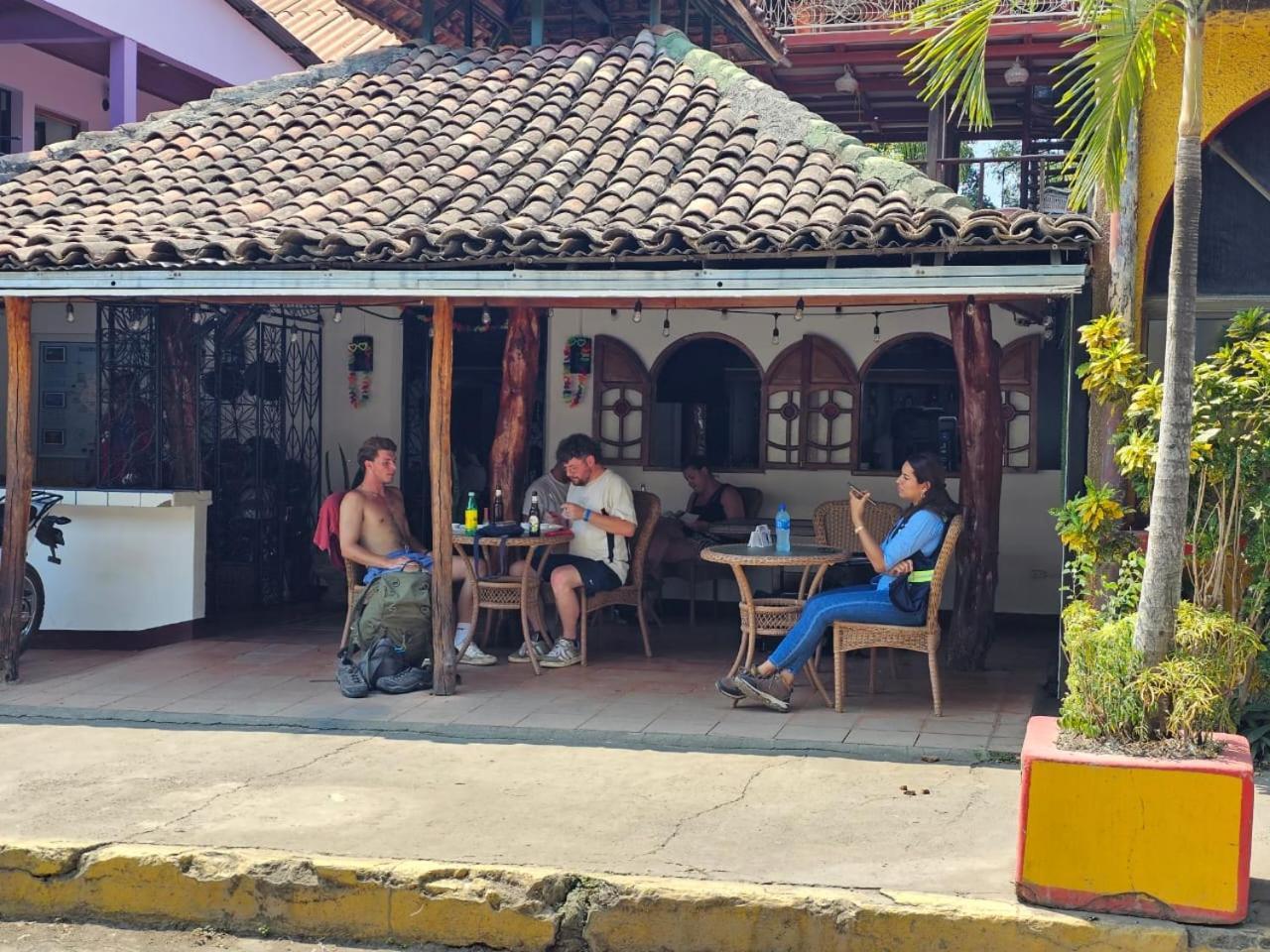 The Landing Hotel And Restaurant Moyogalpa Exterior foto