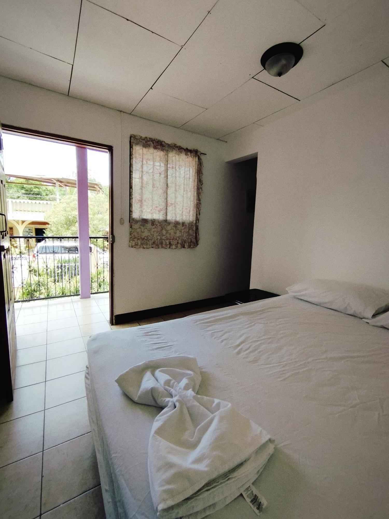 The Landing Hotel And Restaurant Moyogalpa Exterior foto