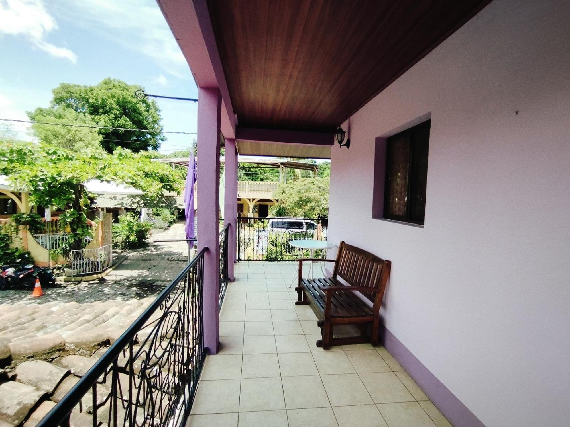 The Landing Hotel And Restaurant Moyogalpa Exterior foto